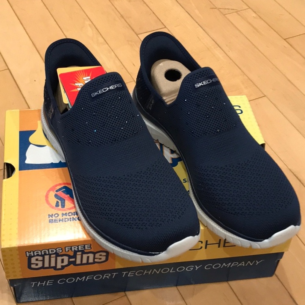 NWOT Womens Skechers Quick Fit slip on navy mesh sneakers shoes - 8.5WIDE